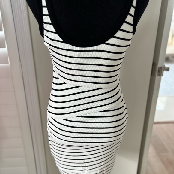 BAILEY 44 - Picture 2 of 4